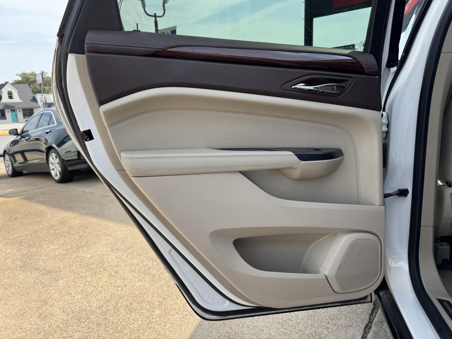 2014 WHITE CADILLAC SRX LUXURY (3GYFNBE31ES) , located at 5900 E. Lancaster Ave., Fort Worth, TX, 76112, (817) 457-5456, 0.000000, 0.000000- Photo#10