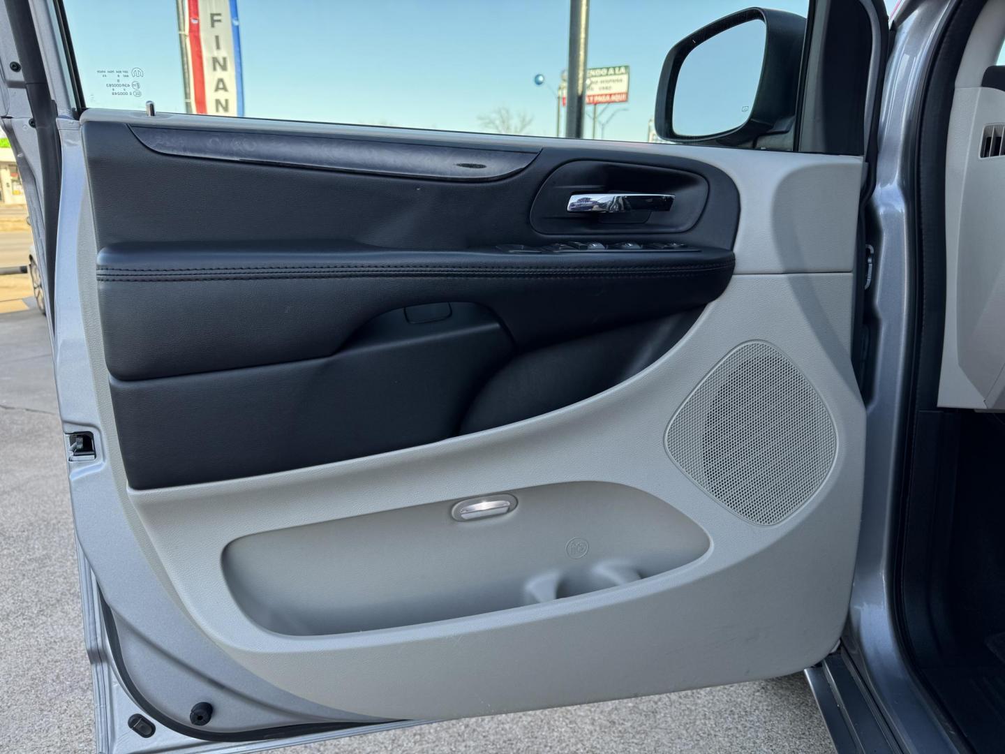 2019 SILVER DODGE GRAND CARAVAN SE (2C4RDGBG1KR) , located at 5900 E. Lancaster Ave., Fort Worth, TX, 76112, (817) 457-5456, 0.000000, 0.000000 - Photo#8