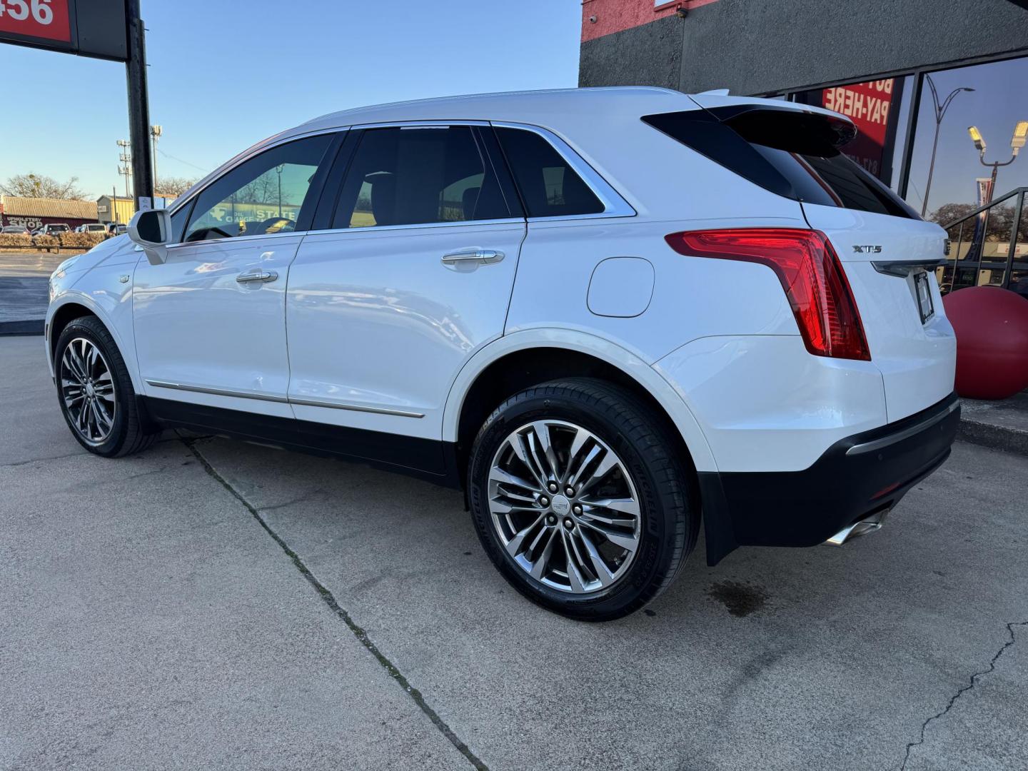 2017 WHITE CADILLAC XT5 PREMIUM LUXURY (1GYKNCRS5HZ) , located at 5900 E. Lancaster Ave., Fort Worth, TX, 76112, (817) 457-5456, 0.000000, 0.000000 - Photo#7