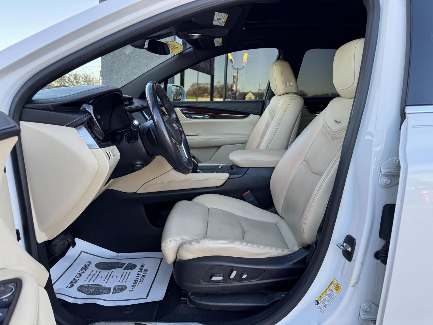 2017 WHITE CADILLAC XT5 PREMIUM LUXURY (1GYKNCRS5HZ) , located at 5900 E. Lancaster Ave., Fort Worth, TX, 76112, (817) 457-5456, 0.000000, 0.000000 - Photo#9