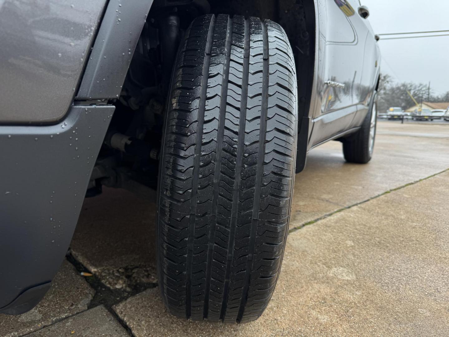 2016 GRAY JEEP CHEROKEE LATITUDE (1C4PJMCS4GW) , located at 5900 E. Lancaster Ave., Fort Worth, TX, 76112, (817) 457-5456, 0.000000, 0.000000 - Photo#21