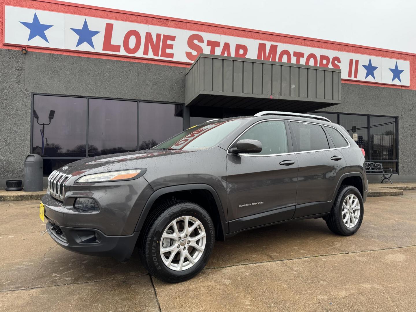 2016 GRAY JEEP CHEROKEE LATITUDE (1C4PJMCS4GW) , located at 5900 E. Lancaster Ave., Fort Worth, TX, 76112, (817) 457-5456, 0.000000, 0.000000 - Photo#1