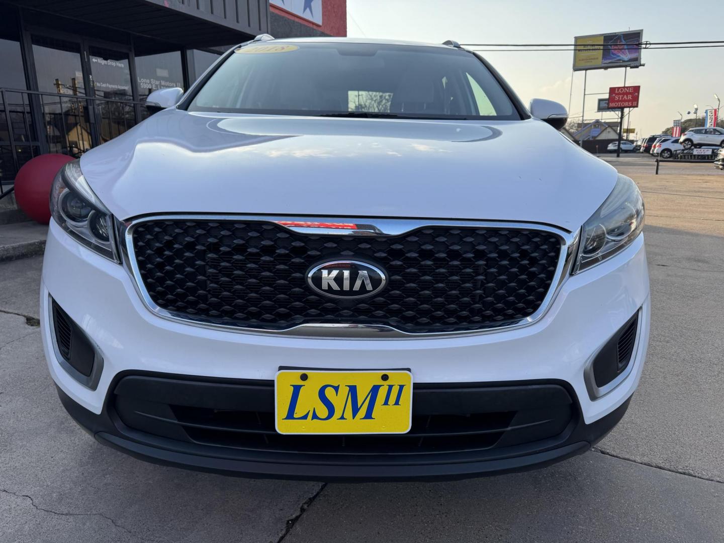 2018 WHITE KIA SORENTO LX; L (5XYPG4A57JG) , located at 5900 E. Lancaster Ave., Fort Worth, TX, 76112, (817) 457-5456, 0.000000, 0.000000 - Photo#1