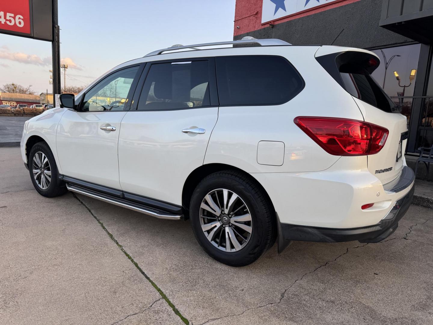 2017 WHITE NISSAN PATHFINDER S; SL; PL (5N1DR2MM7HC) , located at 5900 E. Lancaster Ave., Fort Worth, TX, 76112, (817) 457-5456, 0.000000, 0.000000 - Photo#7