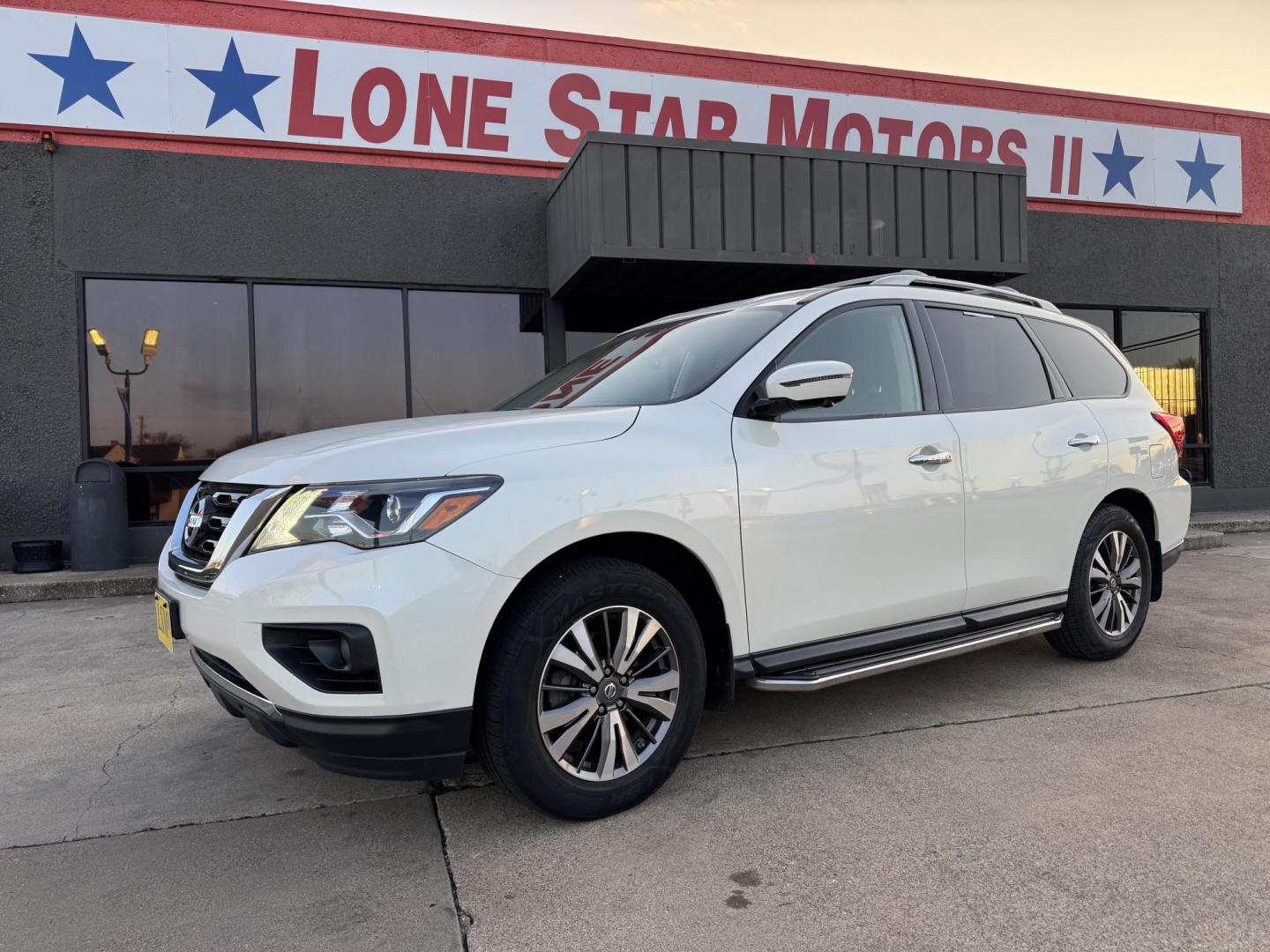 2017 WHITE NISSAN PATHFINDER S; SL; PL (5N1DR2MM7HC) , located at 5900 E. Lancaster Ave., Fort Worth, TX, 76112, (817) 457-5456, 0.000000, 0.000000 - Photo#0