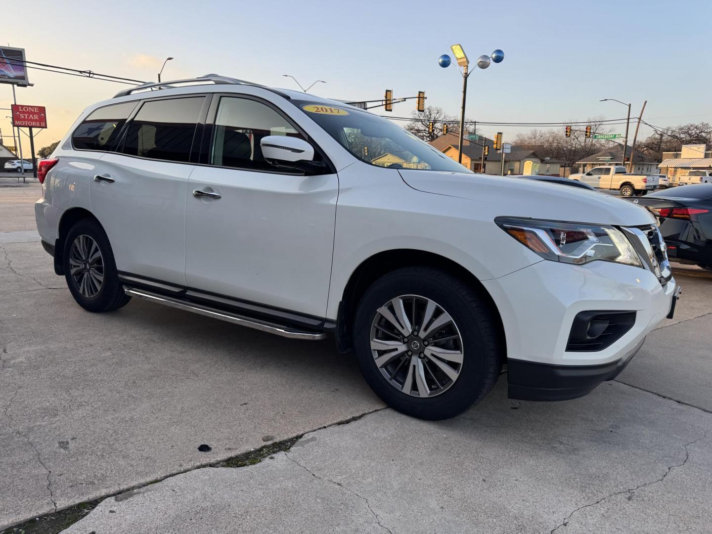 2017 WHITE NISSAN PATHFINDER S; SL; PL (5N1DR2MM7HC) , located at 5900 E. Lancaster Ave., Fort Worth, TX, 76112, (817) 457-5456, 0.000000, 0.000000 - Photo#2