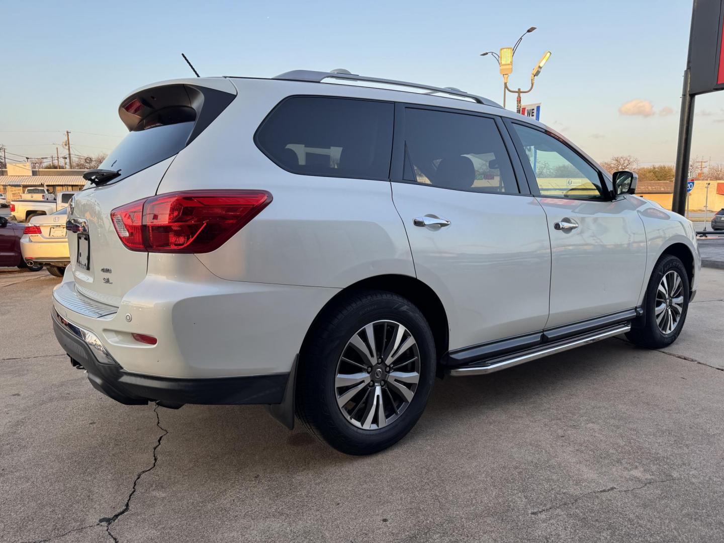 2017 WHITE NISSAN PATHFINDER S; SL; PL (5N1DR2MM7HC) , located at 5900 E. Lancaster Ave., Fort Worth, TX, 76112, (817) 457-5456, 0.000000, 0.000000 - Photo#3