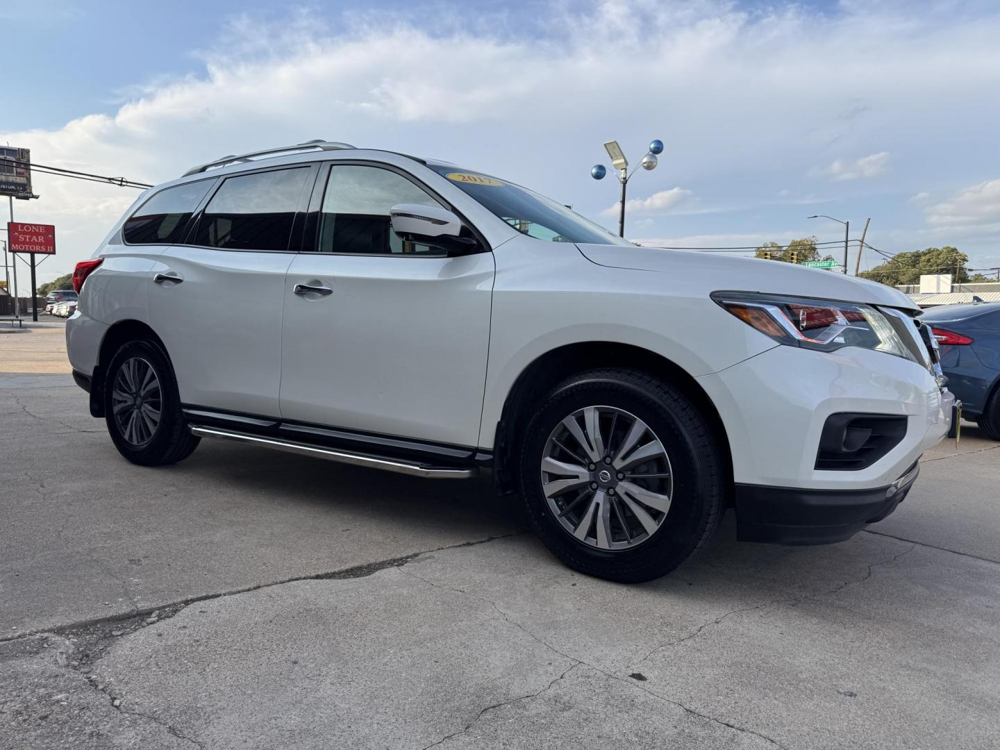 2017 WHITE /BLACK NISSAN PATHFINDER S; SL; PL (5N1DR2MM7HC) , located at 5900 E. Lancaster Ave., Fort Worth, TX, 76112, (817) 457-5456, 0.000000, 0.000000 - Photo#2