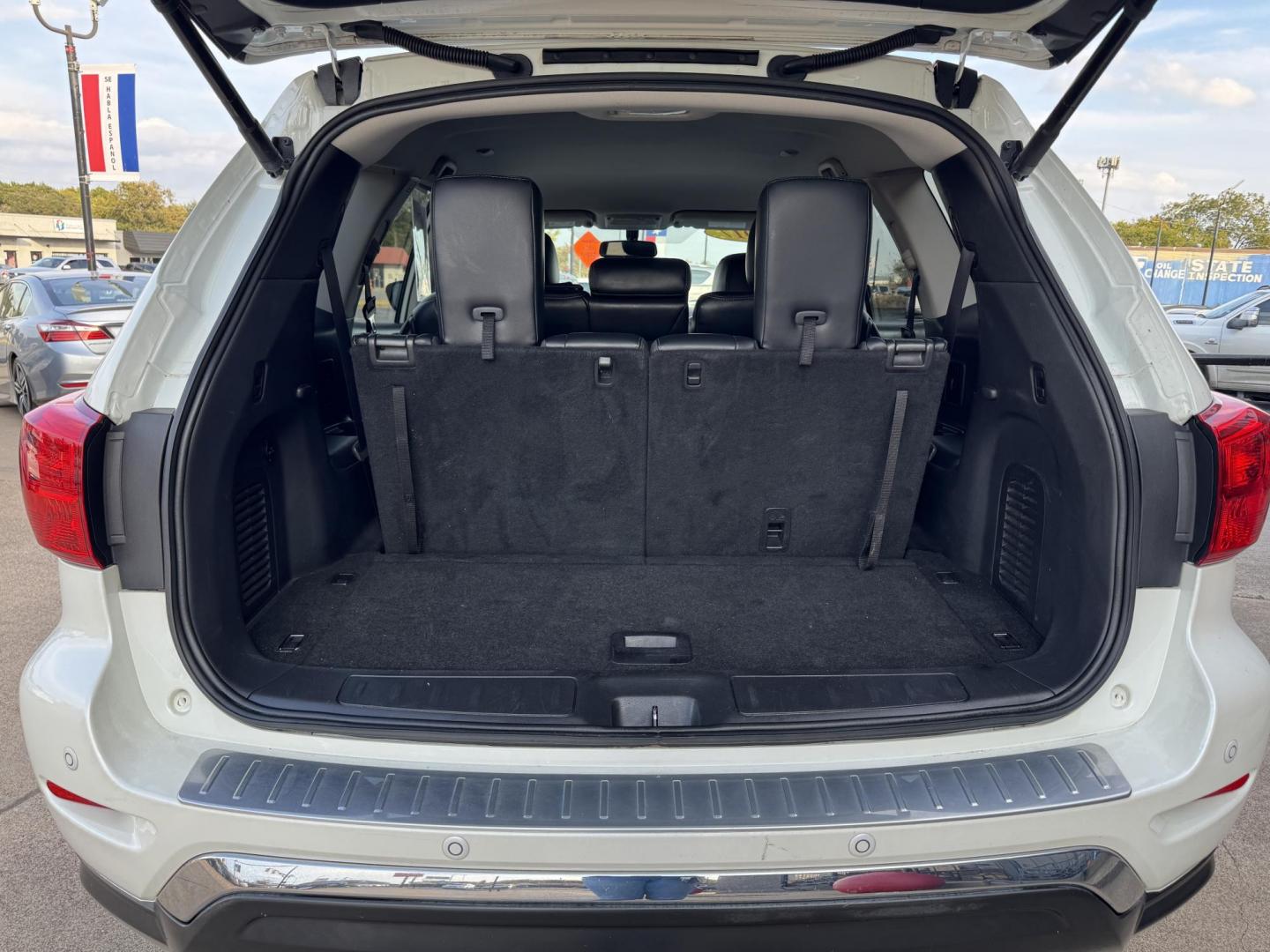 2017 WHITE /BLACK NISSAN PATHFINDER S; SL; PL (5N1DR2MM7HC) , located at 5900 E. Lancaster Ave., Fort Worth, TX, 76112, (817) 457-5456, 0.000000, 0.000000 - Photo#5