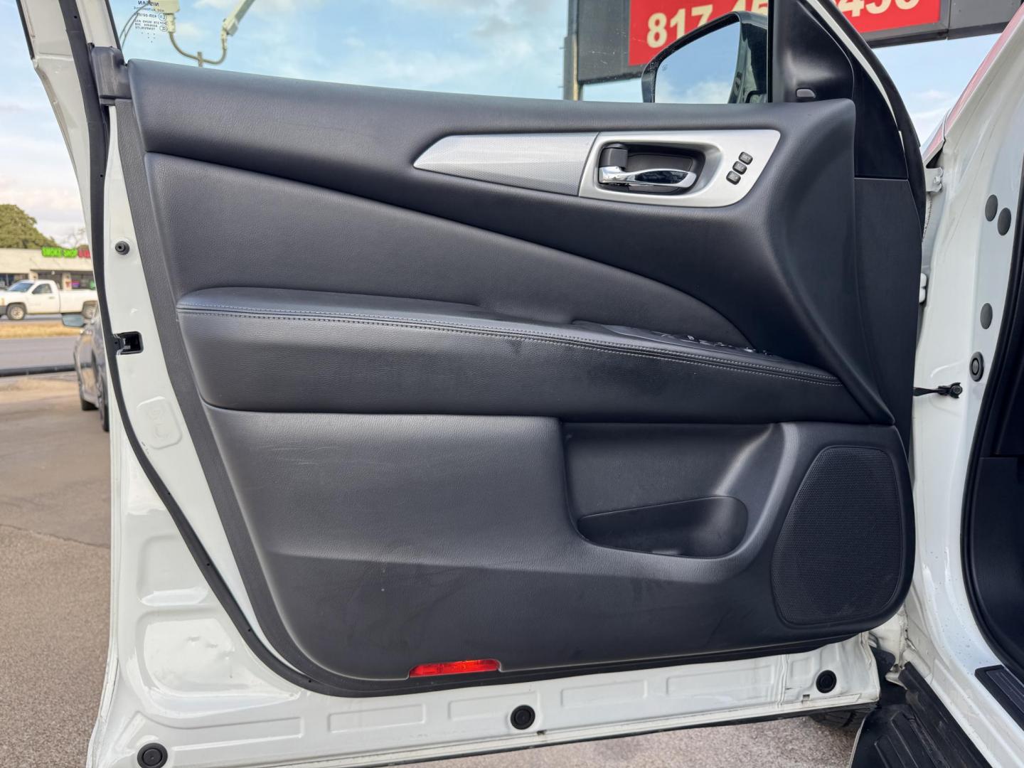 2017 WHITE /BLACK NISSAN PATHFINDER S; SL; PL (5N1DR2MM7HC) , located at 5900 E. Lancaster Ave., Fort Worth, TX, 76112, (817) 457-5456, 0.000000, 0.000000 - Photo#7