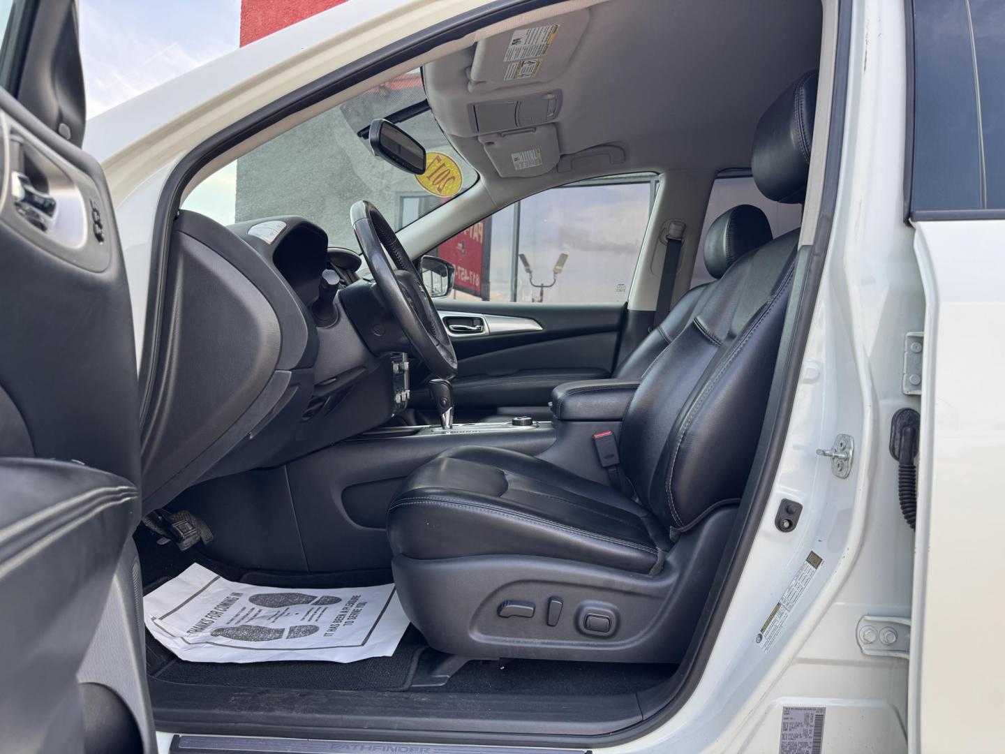 2017 WHITE /BLACK NISSAN PATHFINDER S; SL; PL (5N1DR2MM7HC) , located at 5900 E. Lancaster Ave., Fort Worth, TX, 76112, (817) 457-5456, 0.000000, 0.000000 - Photo#8
