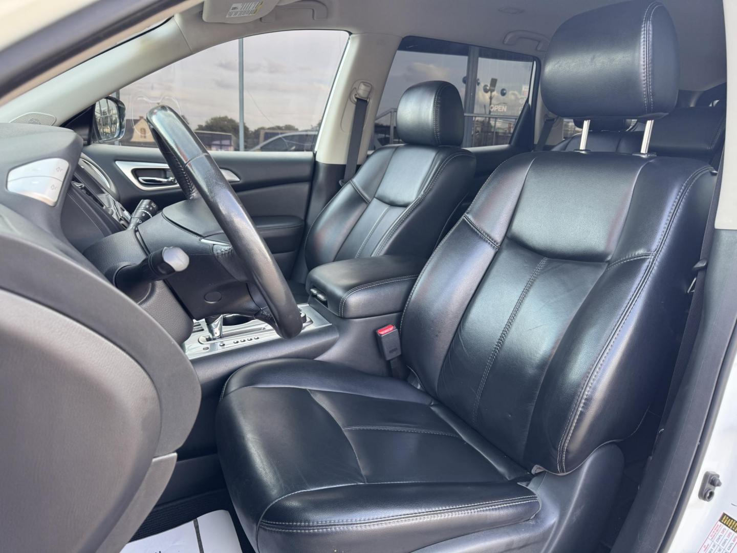 2017 WHITE /BLACK NISSAN PATHFINDER S; SL; PL (5N1DR2MM7HC) , located at 5900 E. Lancaster Ave., Fort Worth, TX, 76112, (817) 457-5456, 0.000000, 0.000000 - Photo#9