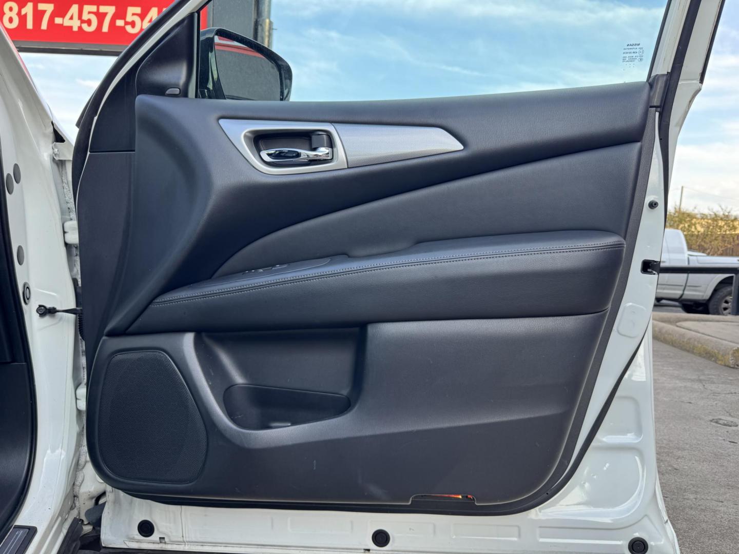 2017 WHITE /BLACK NISSAN PATHFINDER S; SL; PL (5N1DR2MM7HC) , located at 5900 E. Lancaster Ave., Fort Worth, TX, 76112, (817) 457-5456, 0.000000, 0.000000 - Photo#15