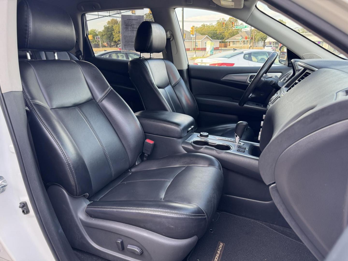 2017 WHITE /BLACK NISSAN PATHFINDER S; SL; PL (5N1DR2MM7HC) , located at 5900 E. Lancaster Ave., Fort Worth, TX, 76112, (817) 457-5456, 0.000000, 0.000000 - Photo#17