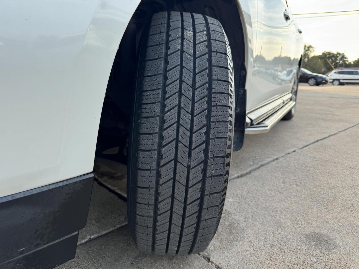 2017 WHITE /BLACK NISSAN PATHFINDER S; SL; PL (5N1DR2MM7HC) , located at 5900 E. Lancaster Ave., Fort Worth, TX, 76112, (817) 457-5456, 0.000000, 0.000000 - Photo#21