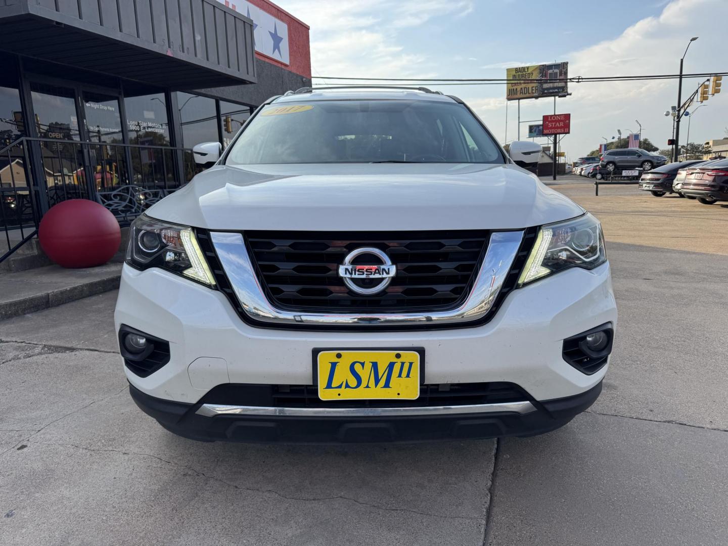 2017 WHITE /BLACK NISSAN PATHFINDER S; SL; PL (5N1DR2MM7HC) , located at 5900 E. Lancaster Ave., Fort Worth, TX, 76112, (817) 457-5456, 0.000000, 0.000000 - Photo#1