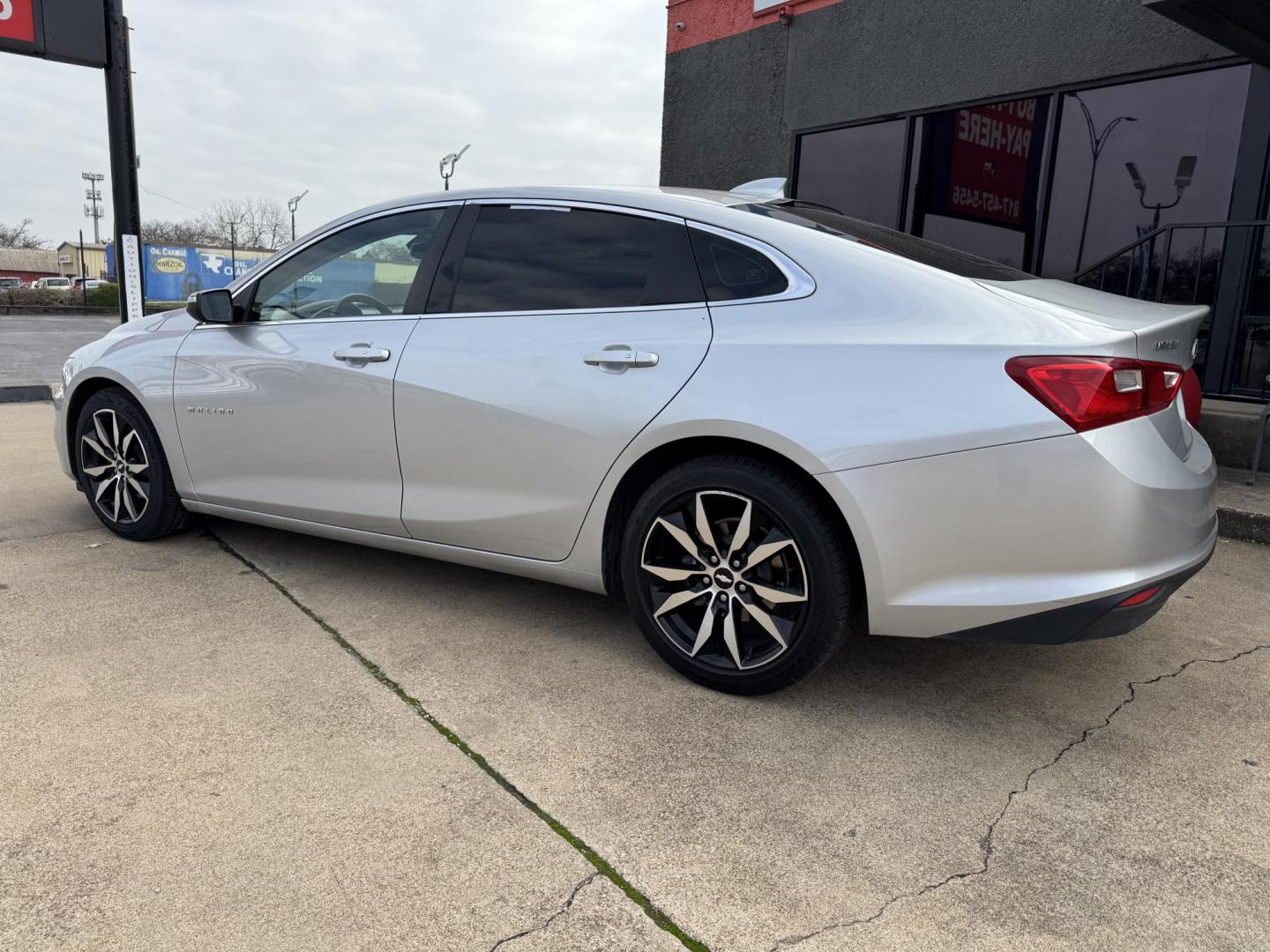 2018 SILVER CHEVROLET MALIBU LT (2FL) (1G1ZD5ST7JF) , located at 5900 E. Lancaster Ave., Fort Worth, TX, 76112, (817) 457-5456, 0.000000, 0.000000 - Photo#6