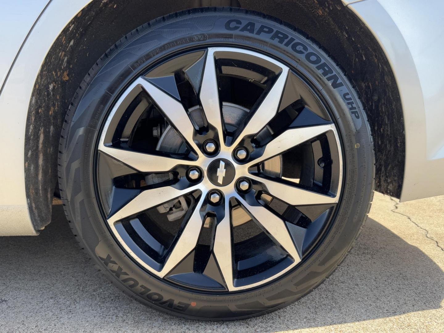 2018 SILVER CHEVROLET MALIBU LT (2FL) (1G1ZD5ST7JF) , located at 5900 E. Lancaster Ave., Fort Worth, TX, 76112, (817) 457-5456, 0.000000, 0.000000 - Photo#21