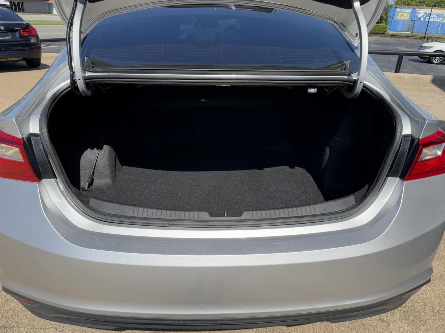2018 SILVER CHEVROLET MALIBU LT (2FL) (1G1ZD5ST7JF) , located at 5900 E. Lancaster Ave., Fort Worth, TX, 76112, (817) 457-5456, 0.000000, 0.000000 - Photo#5