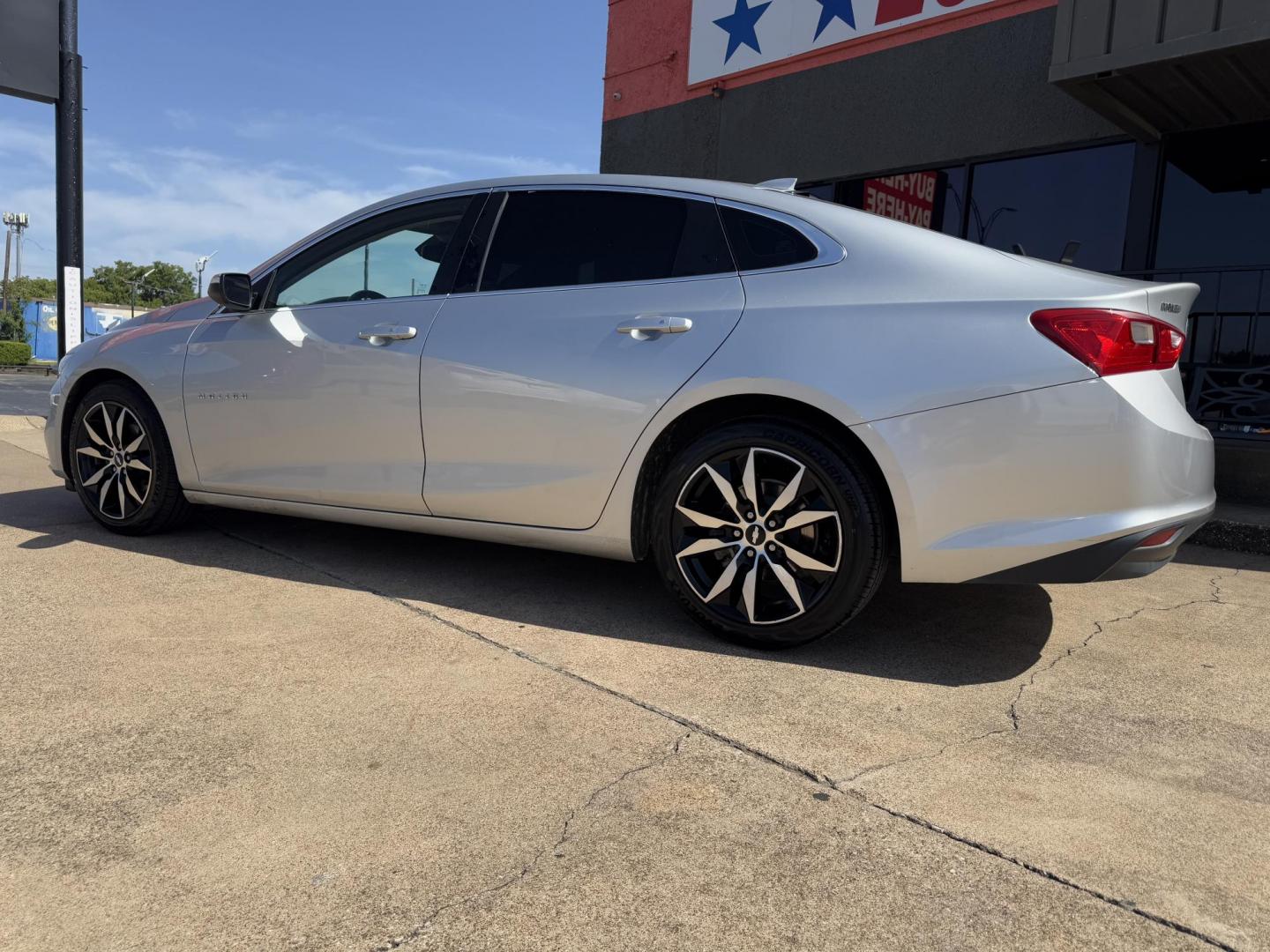 2018 SILVER CHEVROLET MALIBU LT (2FL) (1G1ZD5ST7JF) , located at 5900 E. Lancaster Ave., Fort Worth, TX, 76112, (817) 457-5456, 0.000000, 0.000000 - Photo#6