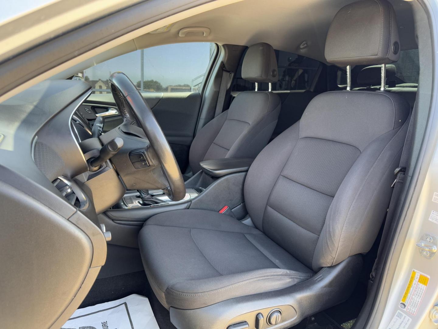 2018 SILVER CHEVROLET MALIBU LT (2FL) (1G1ZD5ST7JF) , located at 5900 E. Lancaster Ave., Fort Worth, TX, 76112, (817) 457-5456, 0.000000, 0.000000 - Photo#9