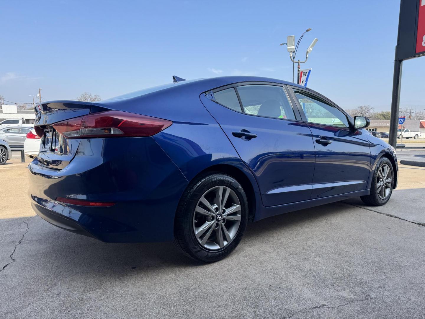 2018 BLUE HYUNDAI ELANTRA LIMITED; SE (5NPD84LF5JH) , located at 5900 E. Lancaster Ave., Fort Worth, TX, 76112, (817) 457-5456, 0.000000, 0.000000 - Photo#3