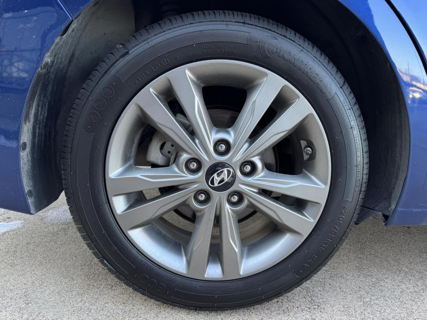 2018 BLUE HYUNDAI ELANTRA LIMITED; SE (5NPD84LF5JH) , located at 5900 E. Lancaster Ave., Fort Worth, TX, 76112, (817) 457-5456, 0.000000, 0.000000 - Photo#21