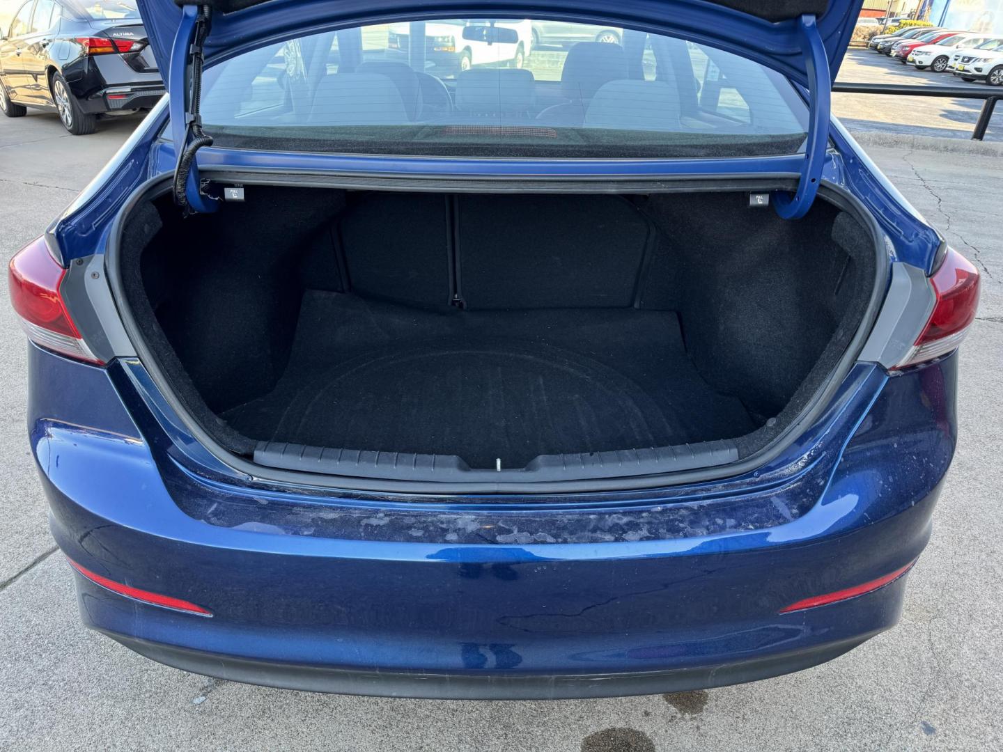 2018 BLUE HYUNDAI ELANTRA LIMITED; SE (5NPD84LF5JH) , located at 5900 E. Lancaster Ave., Fort Worth, TX, 76112, (817) 457-5456, 0.000000, 0.000000 - Photo#5