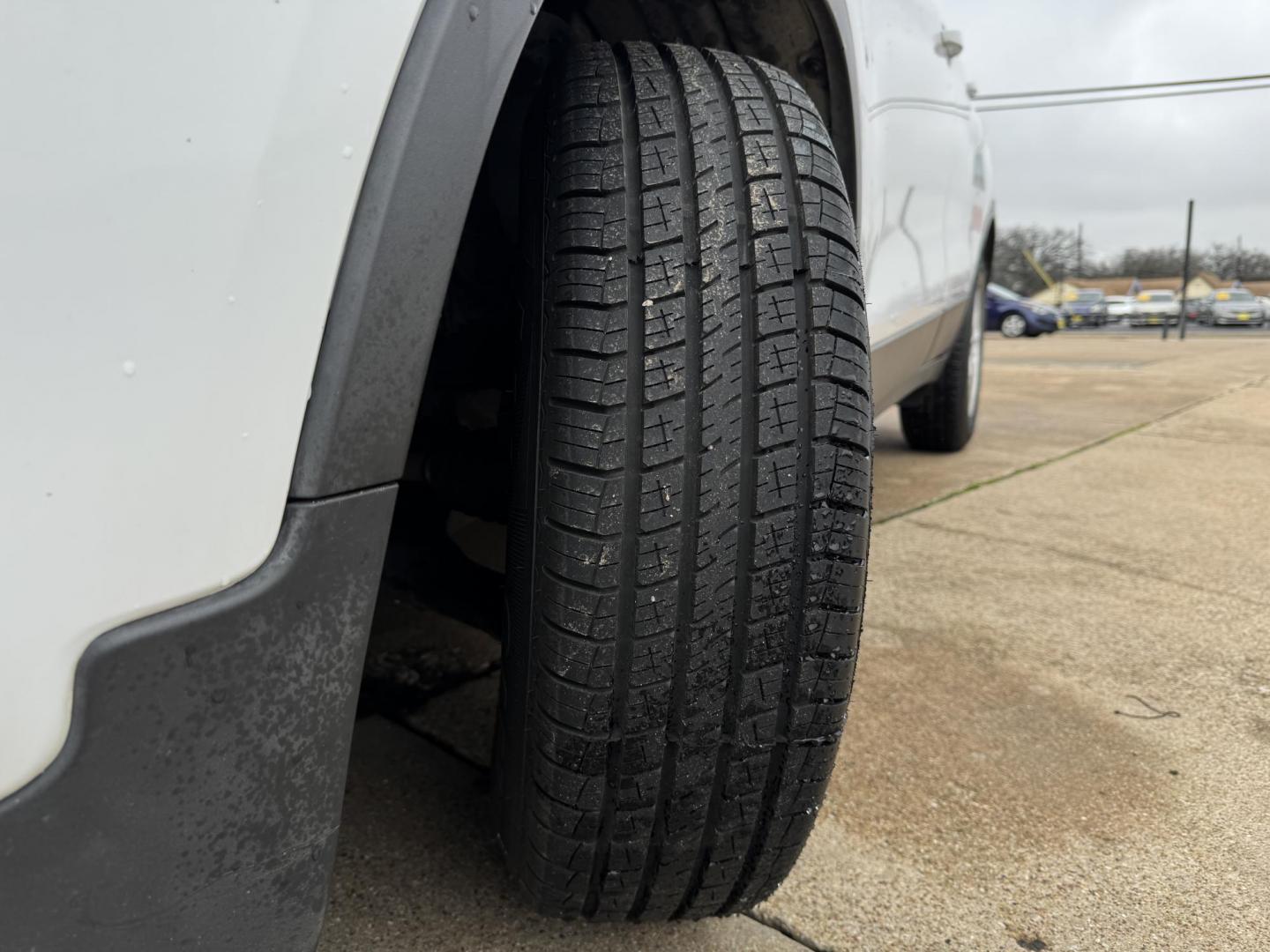 2018 WHITE CHEVROLET TRAX LS (3GNCJKSB3JL) , located at 5900 E. Lancaster Ave., Fort Worth, TX, 76112, (817) 457-5456, 0.000000, 0.000000 - Photo#21