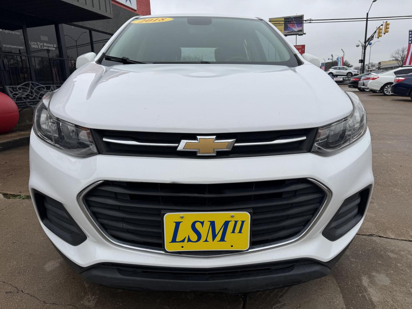 2018 WHITE CHEVROLET TRAX LS (3GNCJKSB3JL) , located at 5900 E. Lancaster Ave., Fort Worth, TX, 76112, (817) 457-5456, 0.000000, 0.000000 - Photo#2