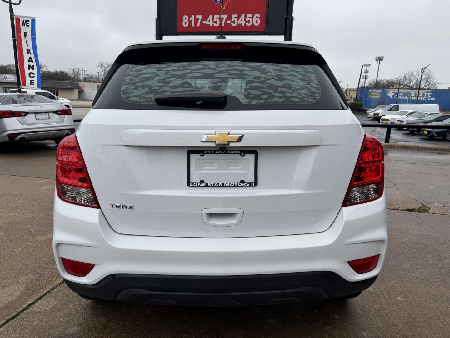 2018 WHITE CHEVROLET TRAX LS (3GNCJKSB3JL) , located at 5900 E. Lancaster Ave., Fort Worth, TX, 76112, (817) 457-5456, 0.000000, 0.000000 - Photo#5