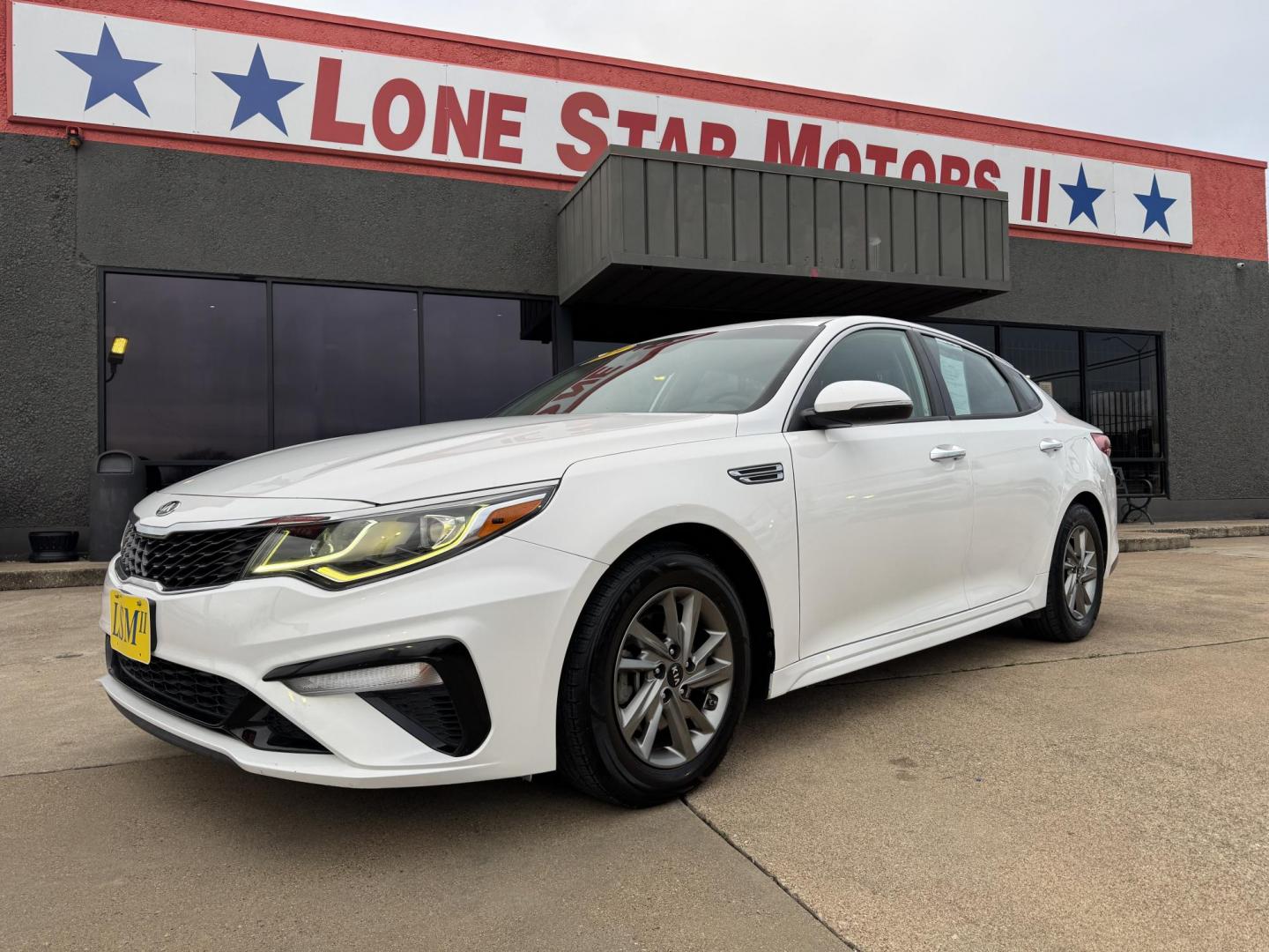 2019 WHITE KIA OPTIMA LX; S (5XXGT4L3XKG) , located at 5900 E. Lancaster Ave., Fort Worth, TX, 76112, (817) 457-5456, 0.000000, 0.000000 - Photo#0