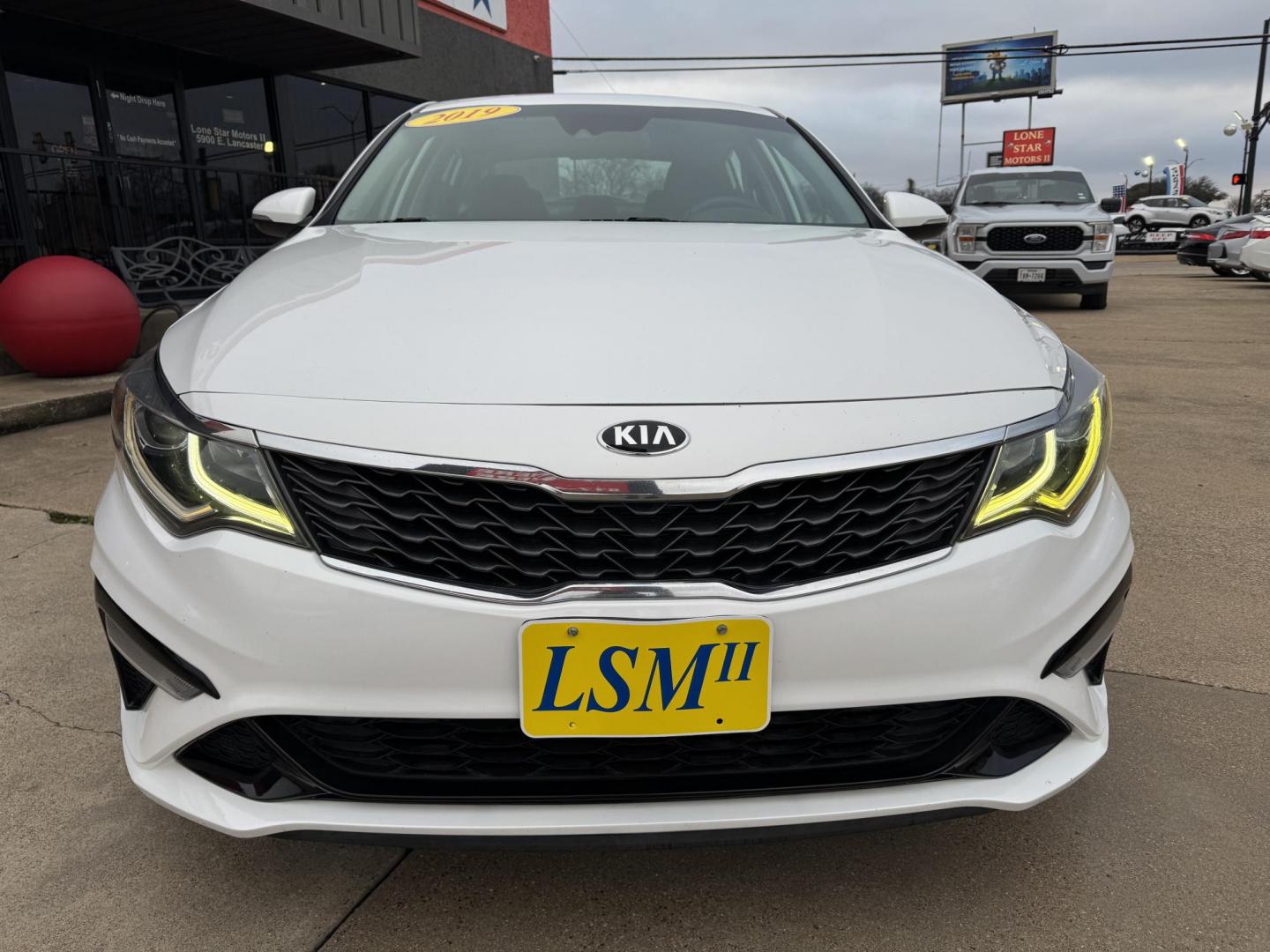 2019 WHITE KIA OPTIMA LX; S (5XXGT4L3XKG) , located at 5900 E. Lancaster Ave., Fort Worth, TX, 76112, (817) 457-5456, 0.000000, 0.000000 - Photo#1