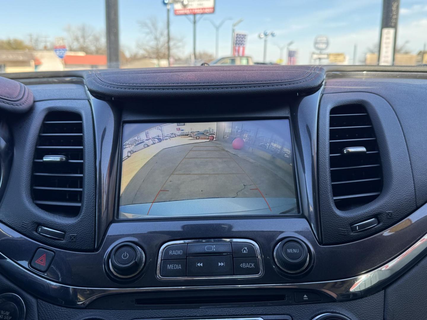 2018 SILVER CHEVROLET IMPALA PREMIER (2LZ) (2G1125S39J9) , located at 5900 E. Lancaster Ave., Fort Worth, TX, 76112, (817) 457-5456, 0.000000, 0.000000 - Photo#19