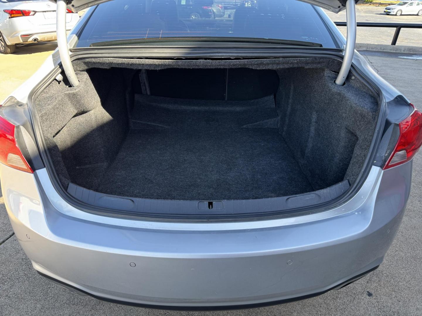 2018 SILVER CHEVROLET IMPALA PREMIER (2LZ) (2G1125S39J9) , located at 5900 E. Lancaster Ave., Fort Worth, TX, 76112, (817) 457-5456, 0.000000, 0.000000 - Photo#5