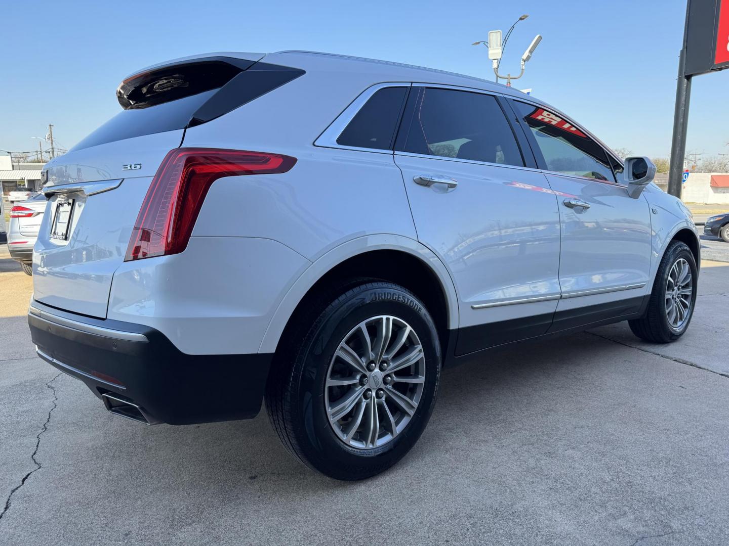 2018 WHITE CADILLAC XT5 LUXURY (1GYKNCRS4JZ) , located at 5900 E. Lancaster Ave., Fort Worth, TX, 76112, (817) 457-5456, 0.000000, 0.000000 - Photo#3