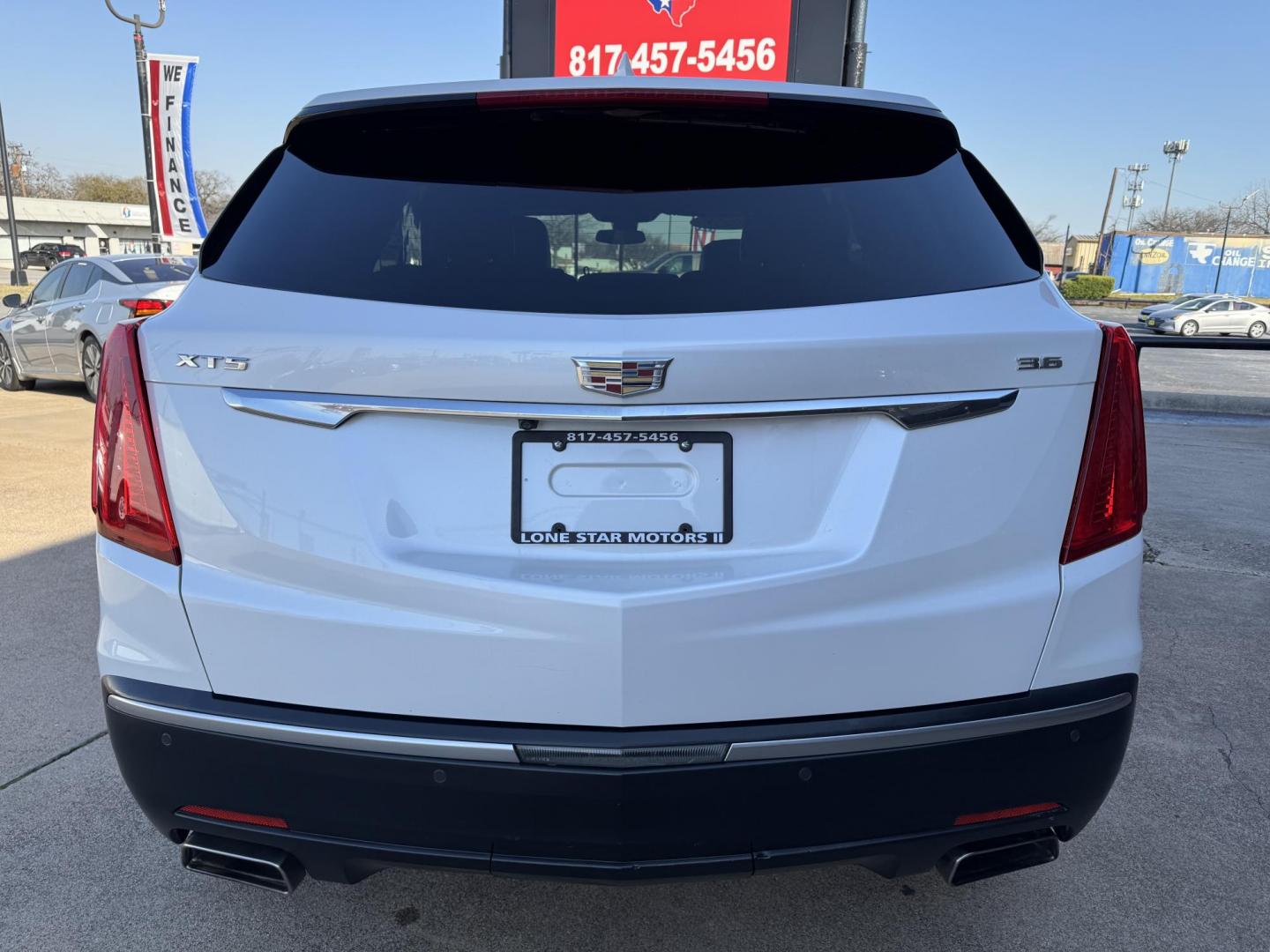 2018 WHITE CADILLAC XT5 LUXURY (1GYKNCRS4JZ) , located at 5900 E. Lancaster Ave., Fort Worth, TX, 76112, (817) 457-5456, 0.000000, 0.000000 - Photo#4