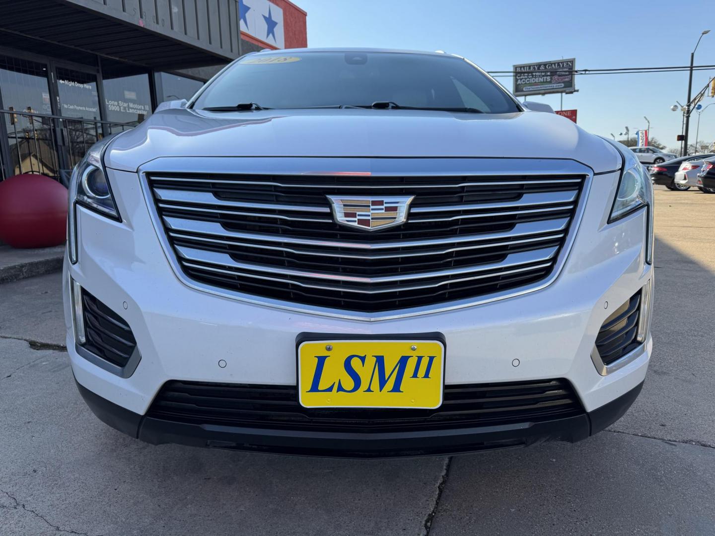 2018 WHITE CADILLAC XT5 LUXURY (1GYKNCRS4JZ) , located at 5900 E. Lancaster Ave., Fort Worth, TX, 76112, (817) 457-5456, 0.000000, 0.000000 - Photo#1