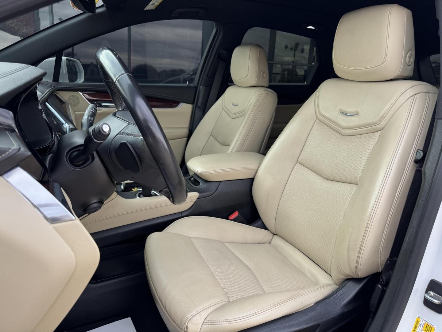 2018 WHITE CADILLAC XT5 LUXURY (1GYKNCRS4JZ) , located at 5900 E. Lancaster Ave., Fort Worth, TX, 76112, (817) 457-5456, 0.000000, 0.000000 - Photo#10