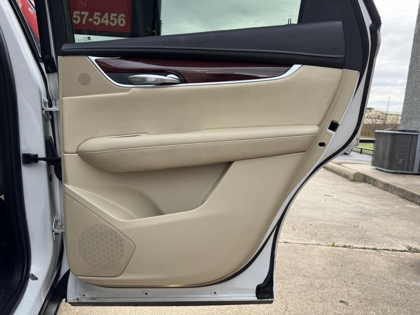 2018 WHITE CADILLAC XT5 LUXURY (1GYKNCRS4JZ) , located at 5900 E. Lancaster Ave., Fort Worth, TX, 76112, (817) 457-5456, 0.000000, 0.000000 - Photo#13