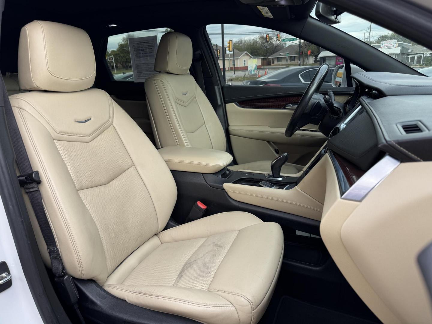 2018 WHITE CADILLAC XT5 LUXURY (1GYKNCRS4JZ) , located at 5900 E. Lancaster Ave., Fort Worth, TX, 76112, (817) 457-5456, 0.000000, 0.000000 - Photo#17