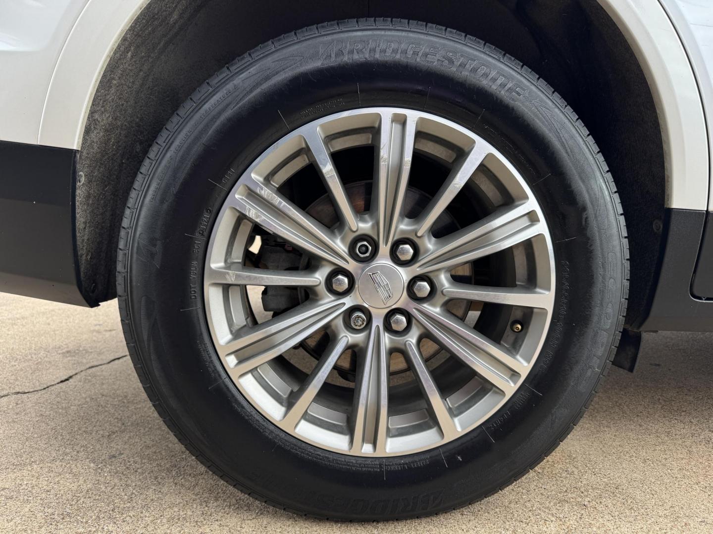 2018 WHITE CADILLAC XT5 LUXURY (1GYKNCRS4JZ) , located at 5900 E. Lancaster Ave., Fort Worth, TX, 76112, (817) 457-5456, 0.000000, 0.000000 - Photo#22