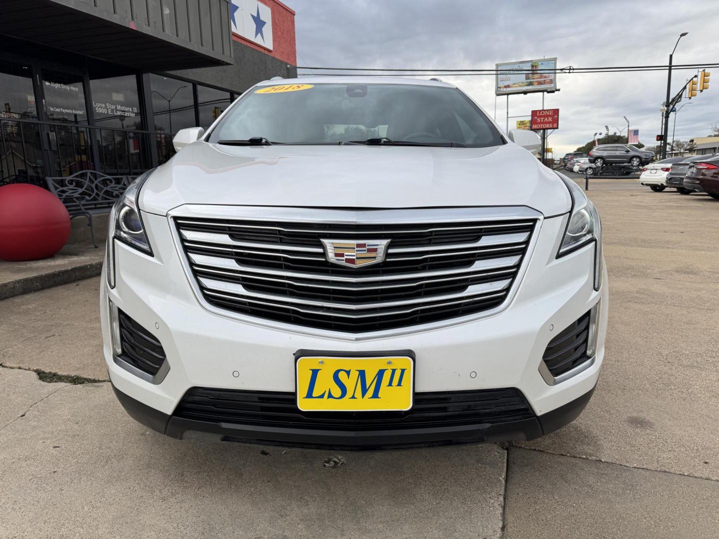2018 WHITE CADILLAC XT5 LUXURY (1GYKNCRS4JZ) , located at 5900 E. Lancaster Ave., Fort Worth, TX, 76112, (817) 457-5456, 0.000000, 0.000000 - Photo#1