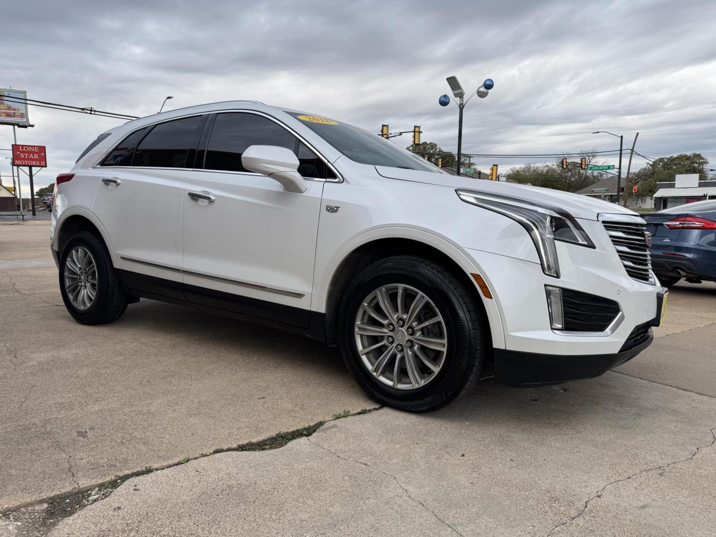 2018 WHITE CADILLAC XT5 LUXURY (1GYKNCRS4JZ) , located at 5900 E. Lancaster Ave., Fort Worth, TX, 76112, (817) 457-5456, 0.000000, 0.000000 - Photo#2
