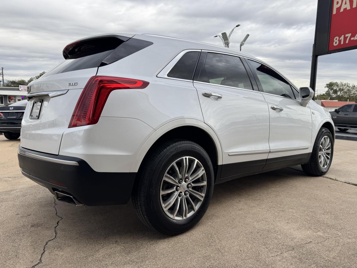 2018 WHITE CADILLAC XT5 LUXURY (1GYKNCRS4JZ) , located at 5900 E. Lancaster Ave., Fort Worth, TX, 76112, (817) 457-5456, 0.000000, 0.000000 - Photo#3