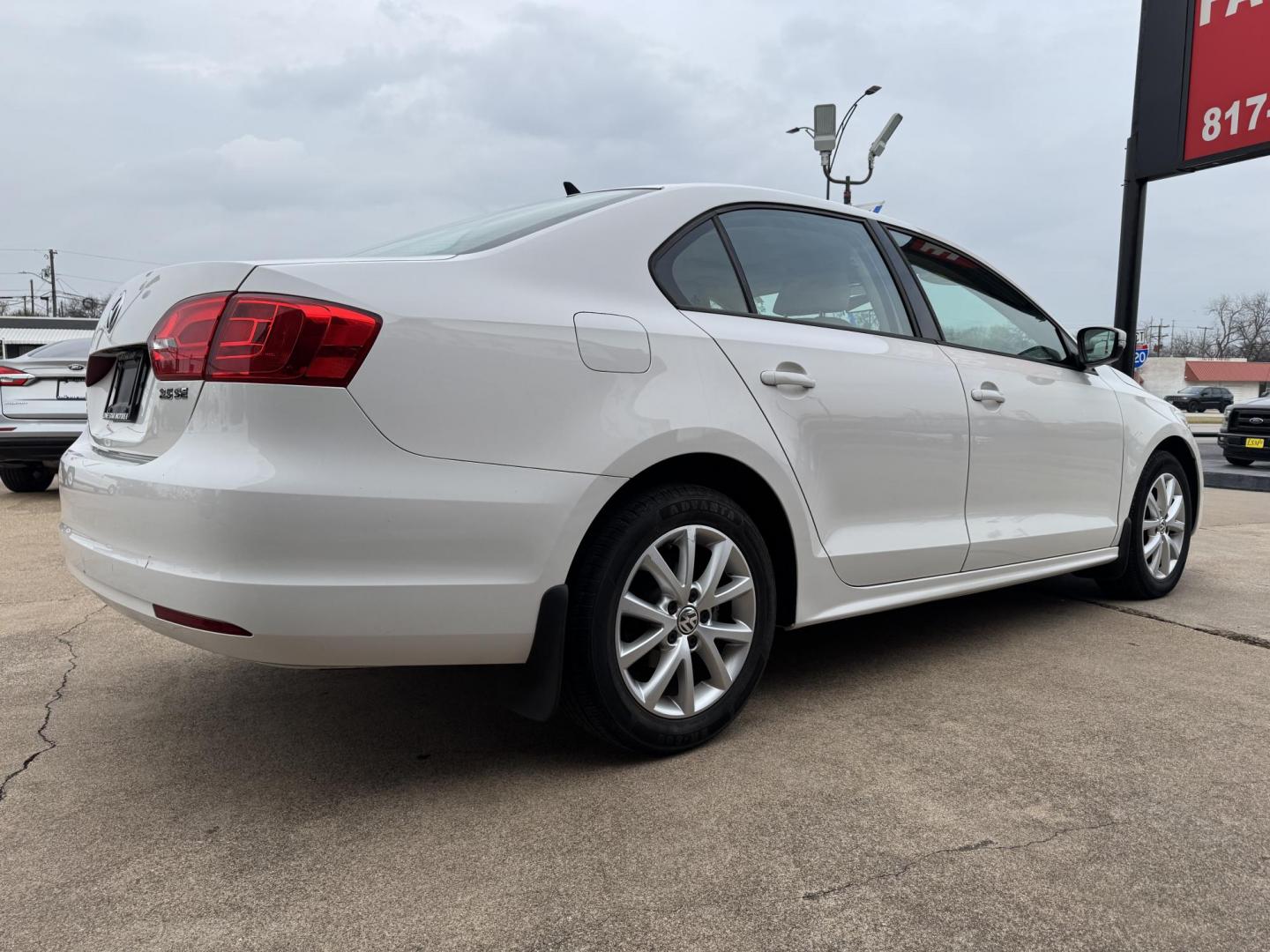 2012 WHITE VOLKSWAGEN JETTA (3VWDX7AJ8CM) , located at 5900 E. Lancaster Ave., Fort Worth, TX, 76112, (817) 457-5456, 0.000000, 0.000000 - Photo#4