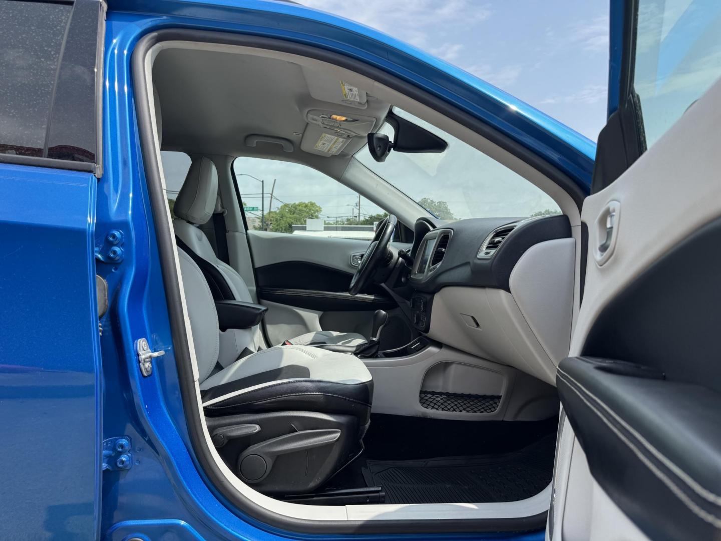 2017 BLUE JEEP COMPASS LATITUDE (3C4NJCBB3HT) , located at 5900 E. Lancaster Ave., Fort Worth, TX, 76112, (817) 457-5456, 0.000000, 0.000000 - Photo#17
