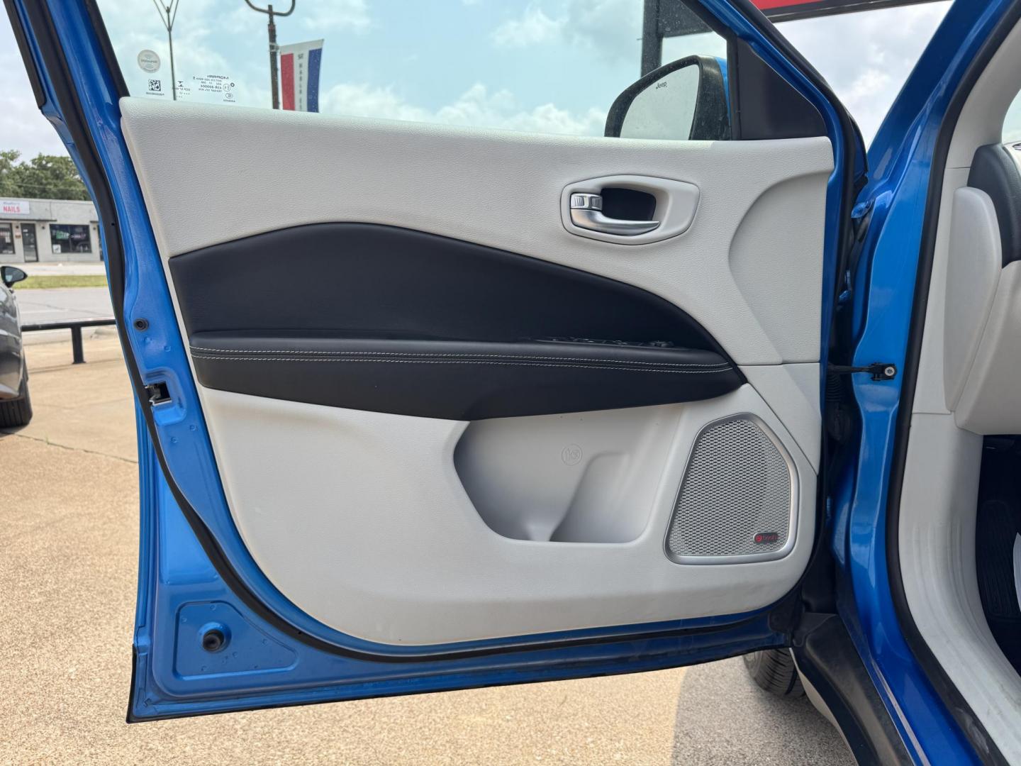 2017 BLUE JEEP COMPASS LATITUDE (3C4NJCBB3HT) , located at 5900 E. Lancaster Ave., Fort Worth, TX, 76112, (817) 457-5456, 0.000000, 0.000000 - Photo#7