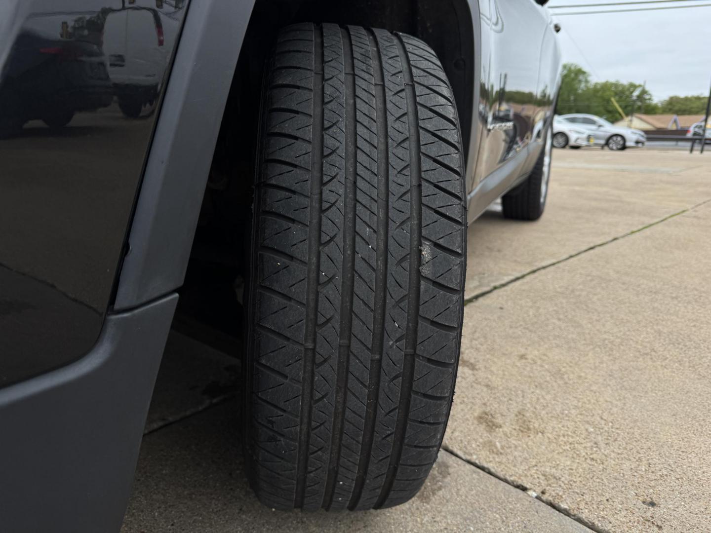 2016 BLACK JEEP CHEROKEE LATITUDE (1C4PJLCB9GW) , located at 5900 E. Lancaster Ave., Fort Worth, TX, 76112, (817) 457-5456, 0.000000, 0.000000 - Photo#20