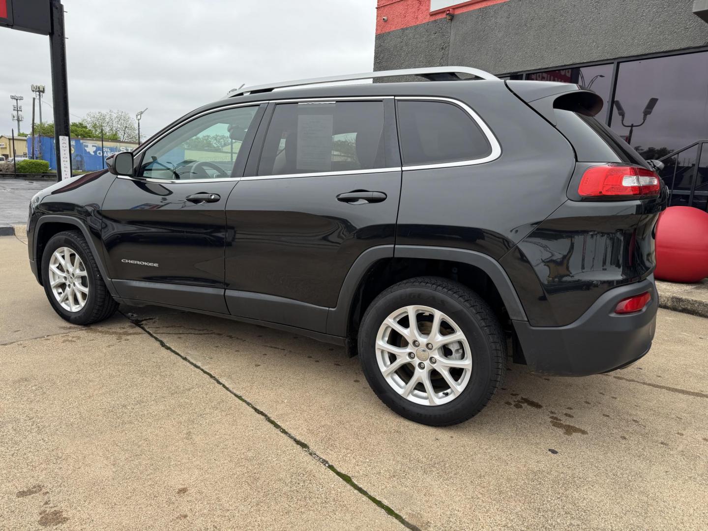 2016 BLACK JEEP CHEROKEE LATITUDE (1C4PJLCB9GW) , located at 5900 E. Lancaster Ave., Fort Worth, TX, 76112, (817) 457-5456, 0.000000, 0.000000 - Photo#6